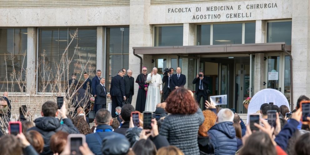 Pope Francis’ three words for the 60th anniversary of Medicine and Surgery